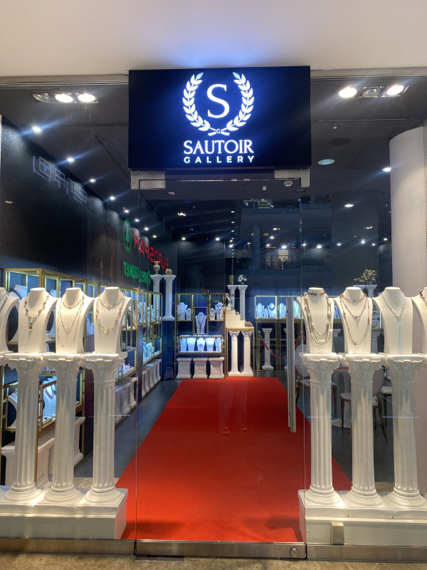 SAUTOIR GALLERY